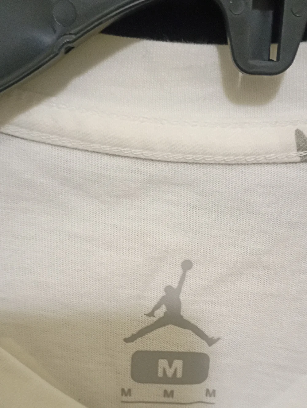 Jordan Long-Sleeve Camouflage Graphic Tee in Off-White and Light Gray